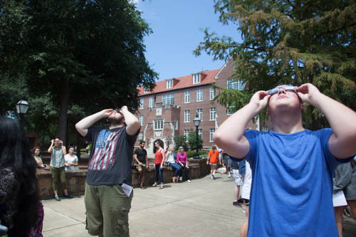 People viewing the Eclipse